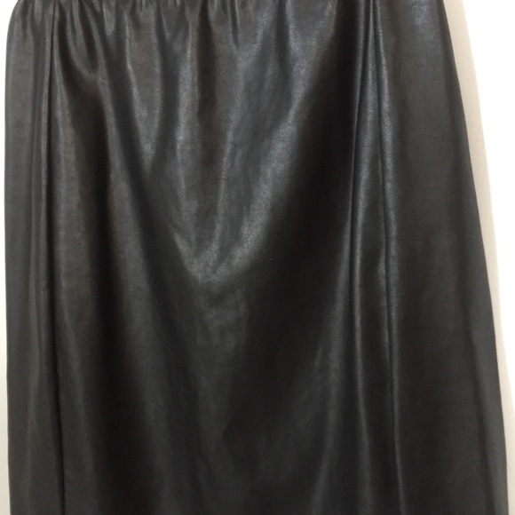 Aritzia leather pencil skirt - Picture 5 of 8